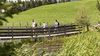 Familie beim Wandern auf dem Haflinger Erlebnisweg in Südtirol