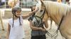 Kinder mit Haflinger Pferd beim Reitkurs in Hafling, Südtirol